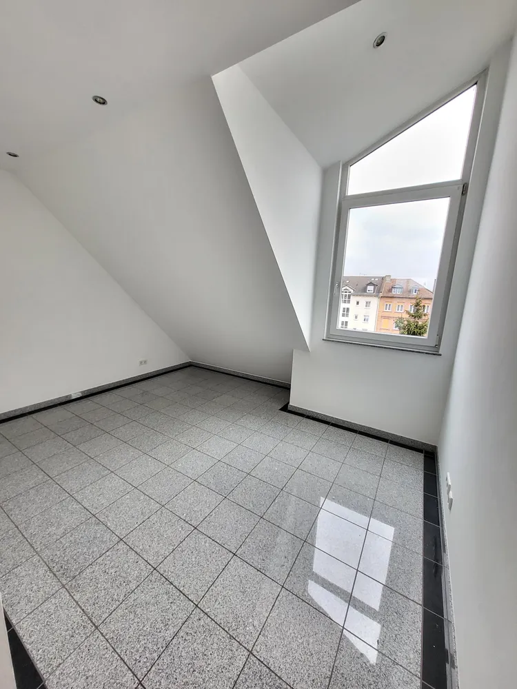 4 Zimmer Wohnung mit 110 m² in Frankfurt am Main – Bild 5