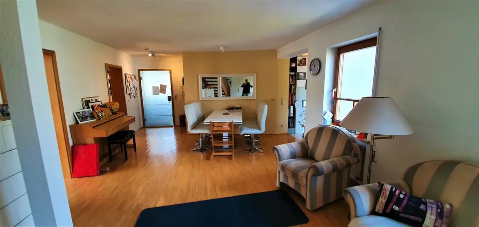 6 Zimmer Wohnung mit 160 m² in Nürnberg – Bild 2
