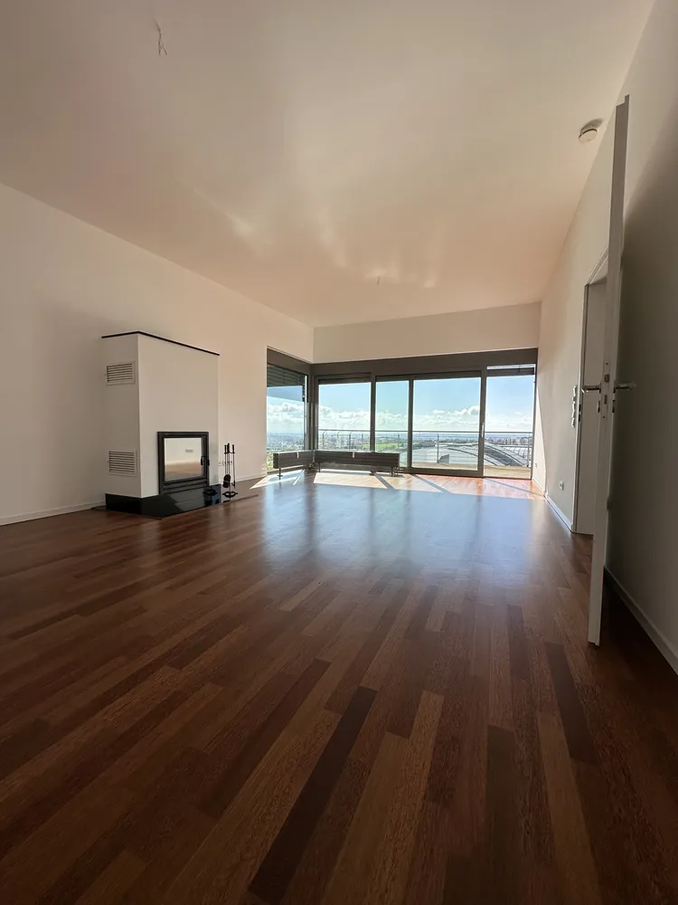 4 Zimmer Wohnung mit 174 m² in Wiesbaden – Bild 1