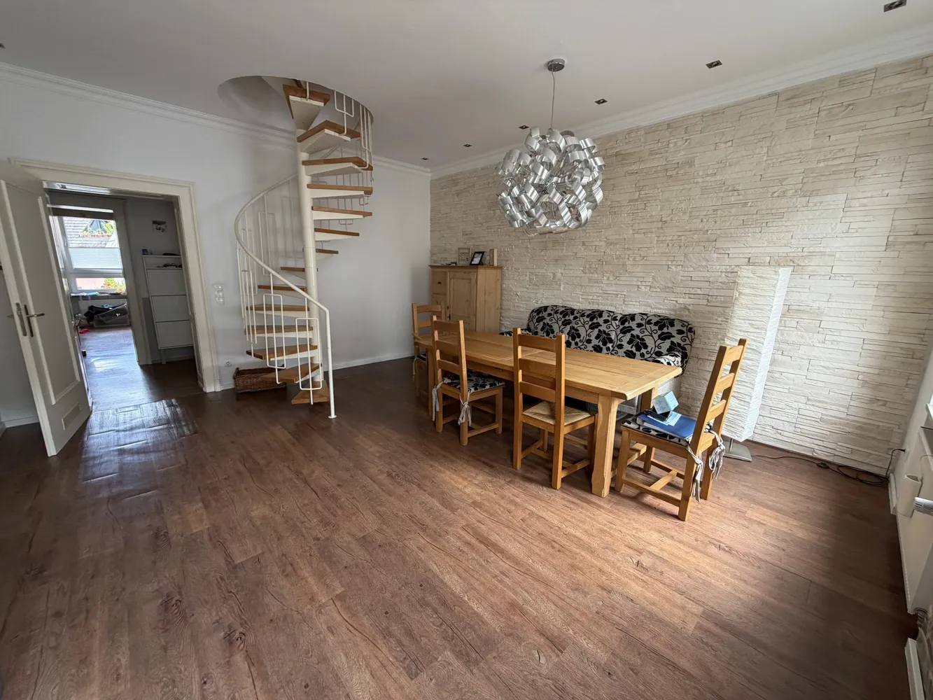 7 Zimmer Wohnung mit 143 m² in Bonn – Bild 5