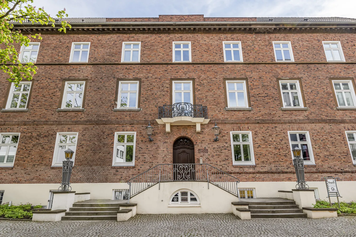 6 Zimmer Wohnung mit 238 m² in Hamburg – Bild 2