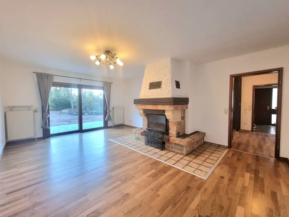 7 Zimmer Haus mit 246 m² in Saarbrücken – Bild 1