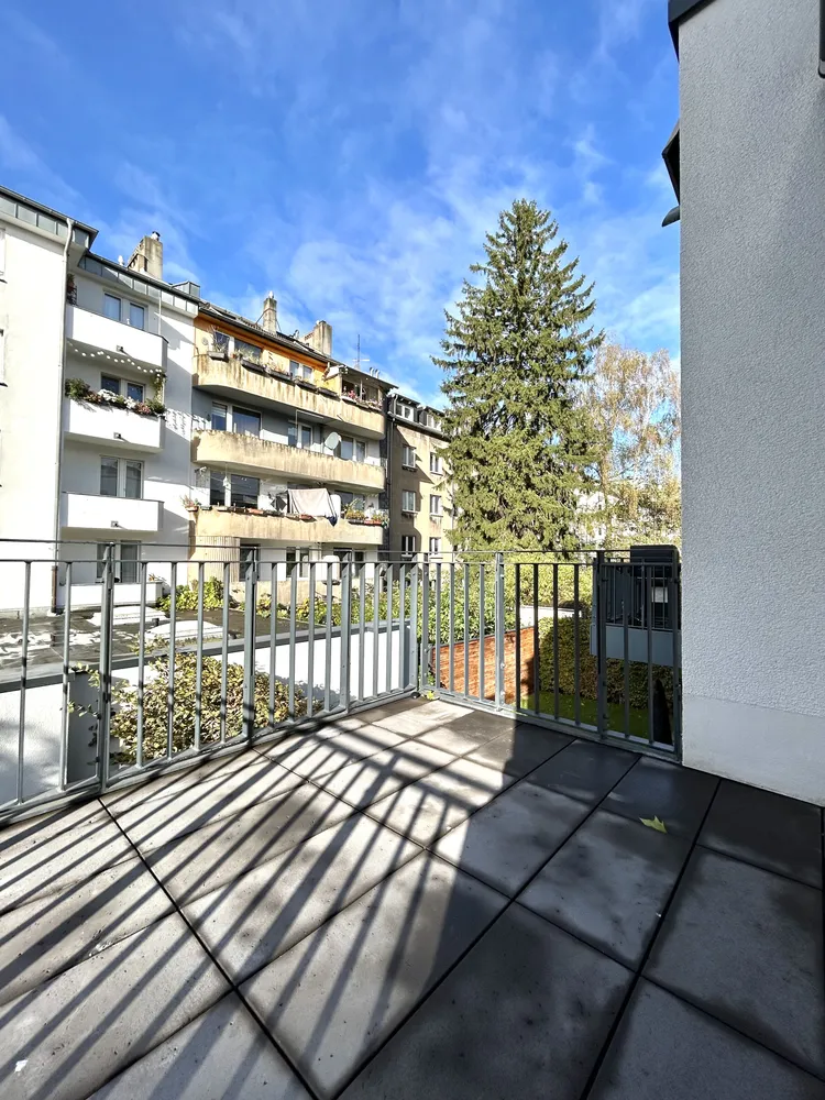 4 Zimmer Wohnung mit 131 m² in Düsseldorf – Bild 1