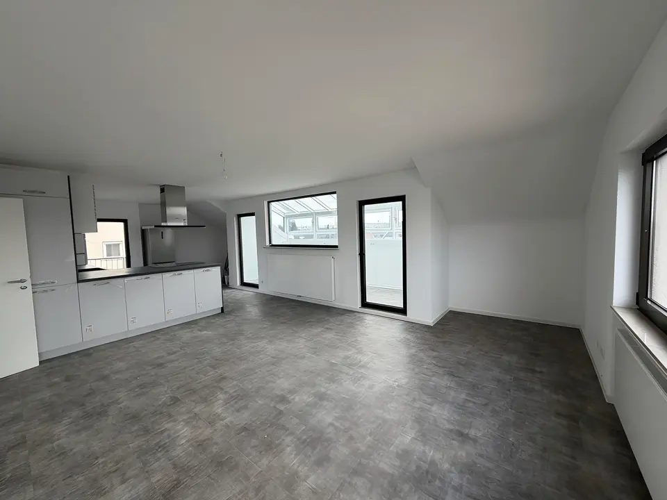 2 Zimmer Wohnung mit 102 m² in Siegburg – Bild 3