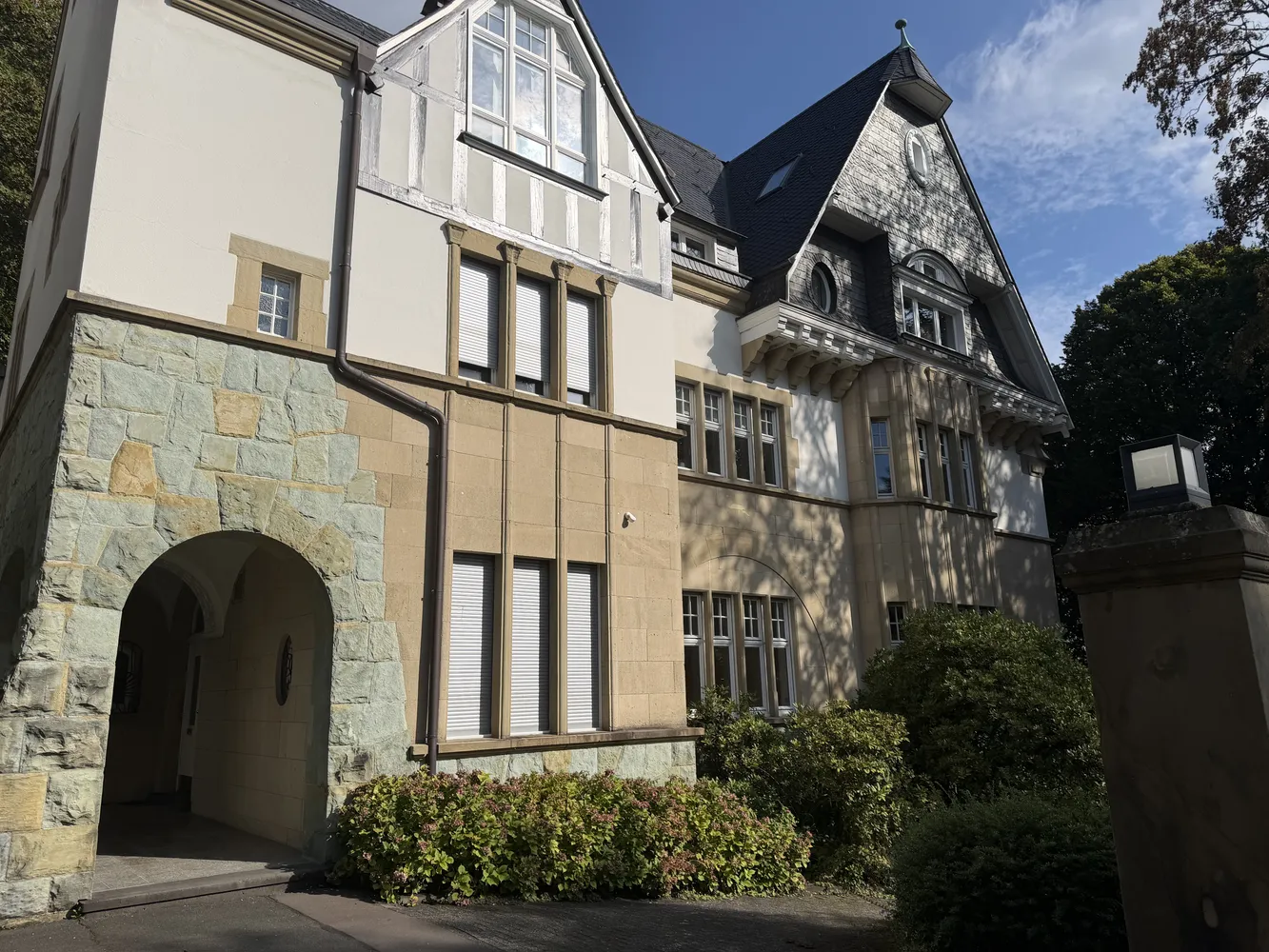 4 Zimmer Wohnung mit 289 m² in Wuppertal – Bild 1