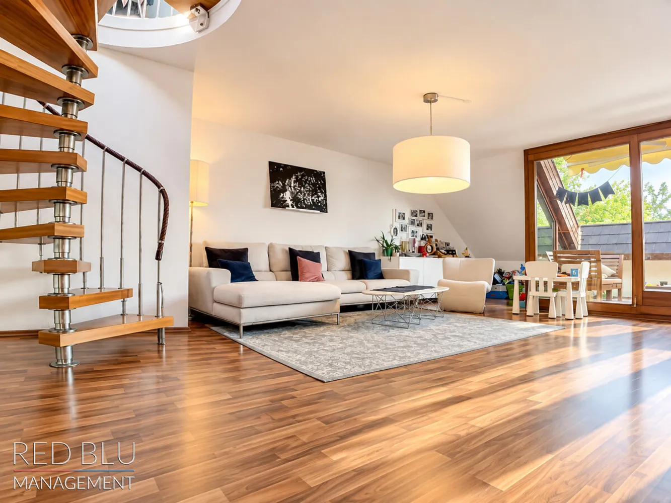 5 Zimmer Wohnung mit 100 m² in Stuttgart – Bild 2