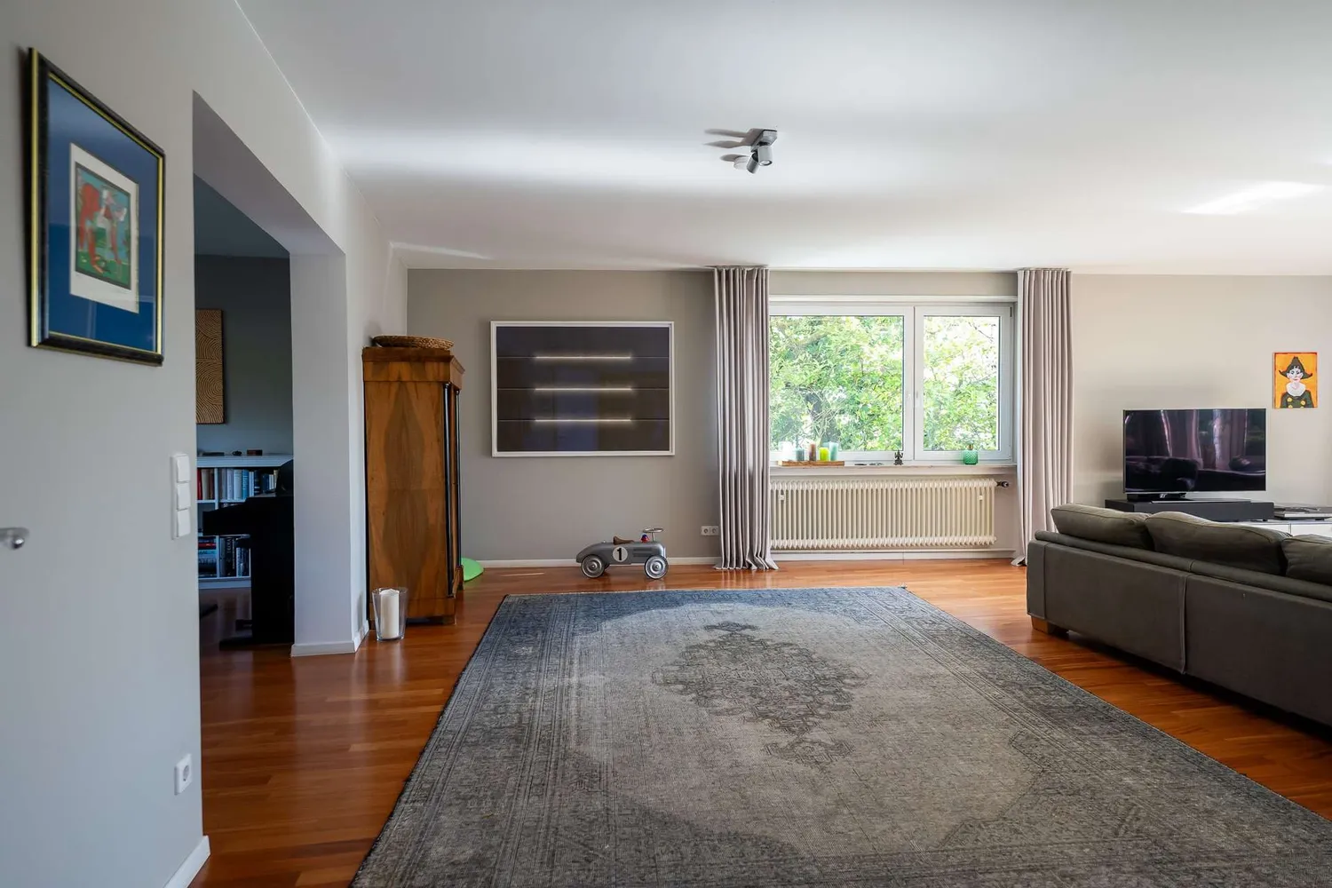 6 Zimmer Wohnung mit 221 m² in Stuttgart – Bild 2