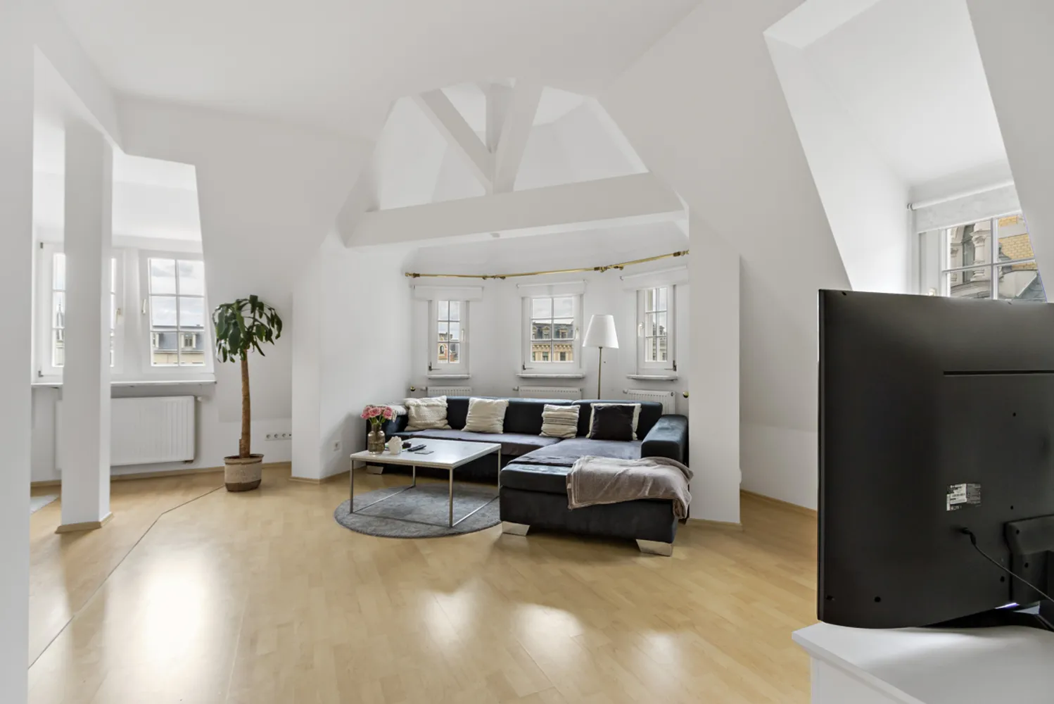 4 Zimmer Wohnung mit 120 m² in Halle (Saale) – Bild 2