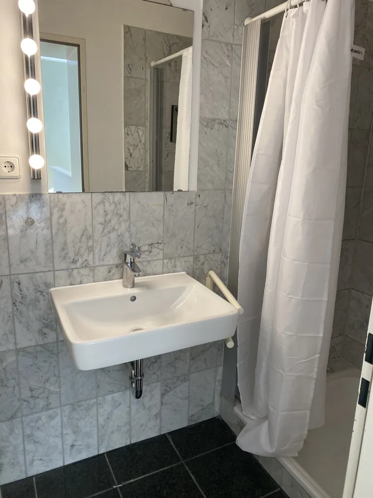 2 room apartment with 40 m² in Frankfurt am Main – Photo 6