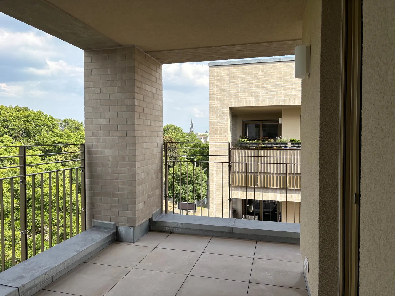 4 Zimmer Wohnung mit 107 m² in Dresden – Bild 2