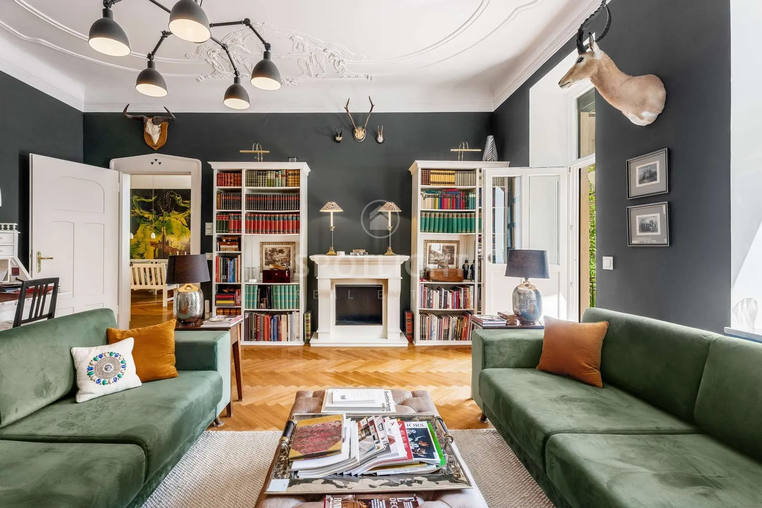 7 Zimmer Wohnung mit 233 m² in München – Bild 2