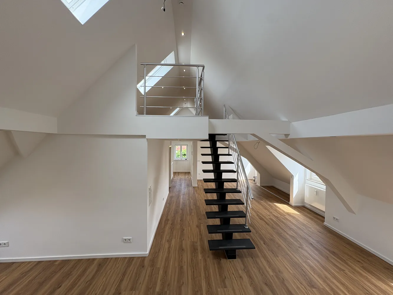 2 Zimmer Wohnung mit 106 m² in München – Bild 3