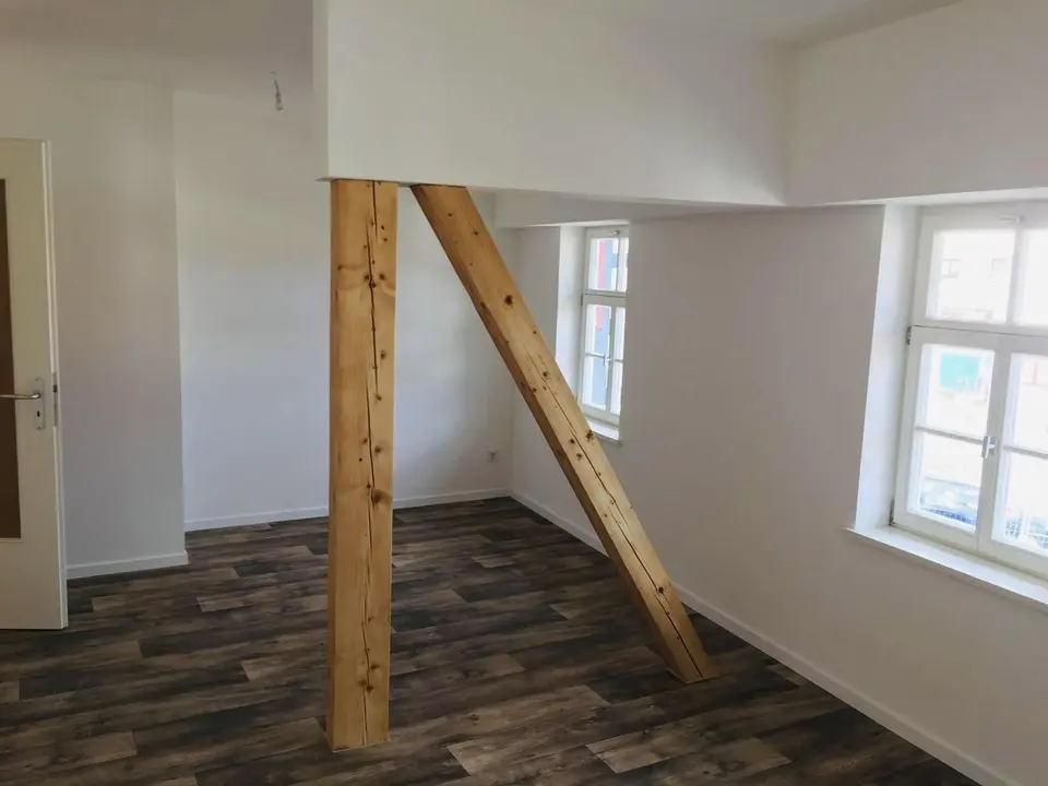4 Zimmer Wohnung mit 100 m² in Schmalkalden – Bild 1