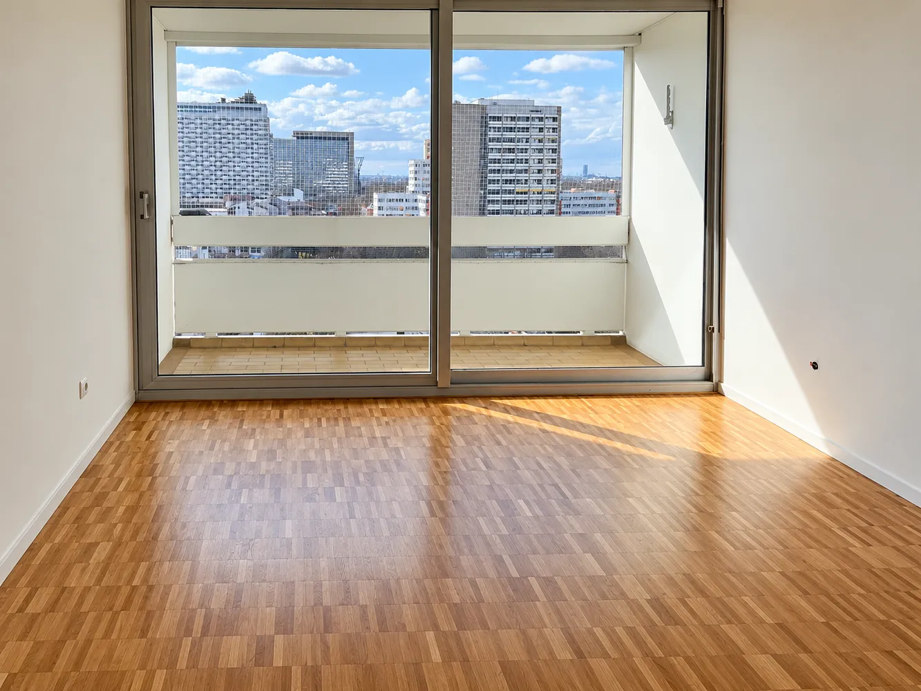 3 Zimmer Wohnung mit 98 m² in München – Bild 2
