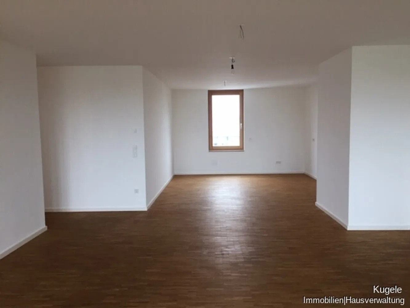 4 Zimmer Wohnung mit 166 m² in München – Bild 1