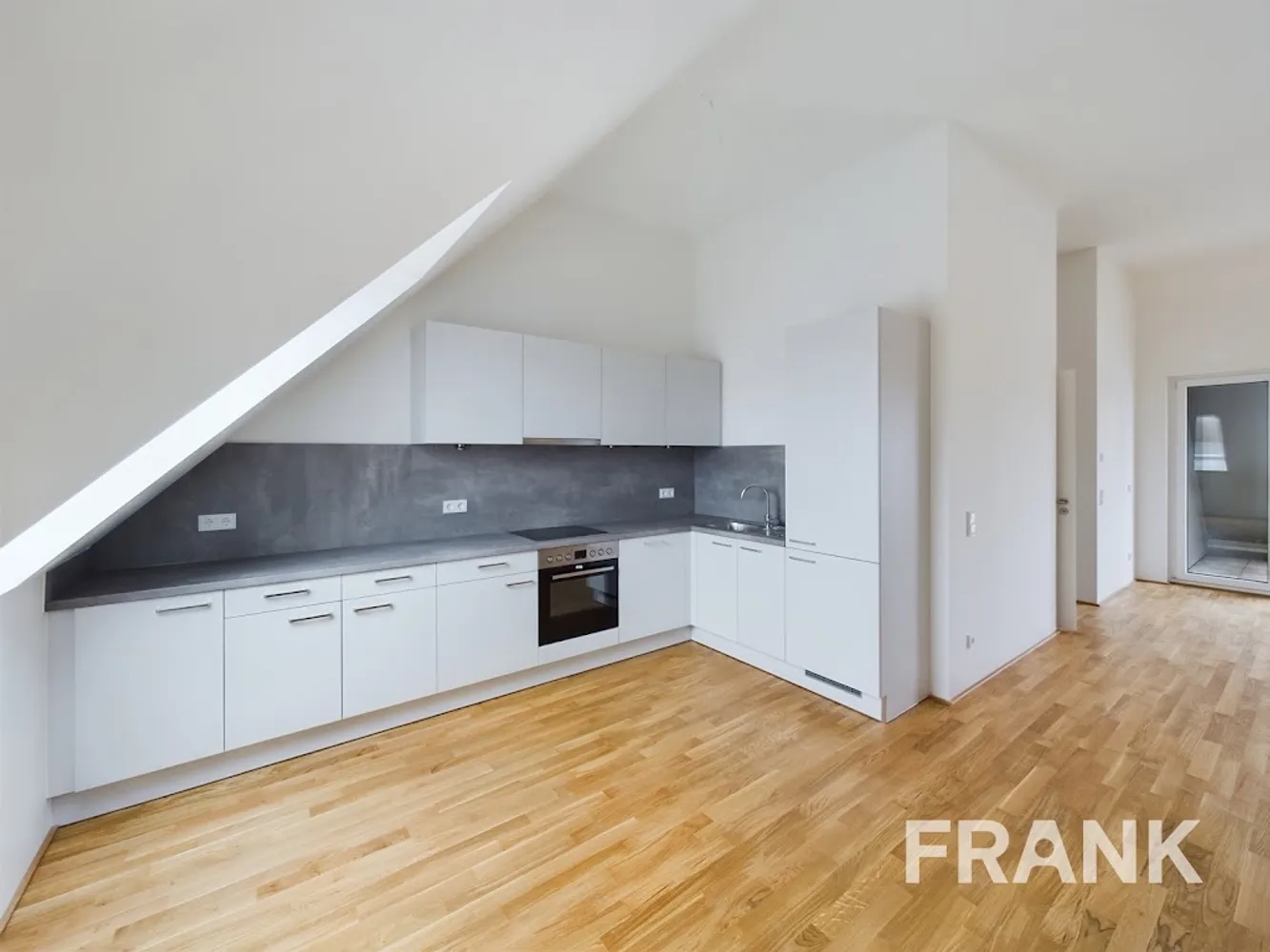4 Zimmer Wohnung mit 107 m² in Frankfurt am Main – Bild 3