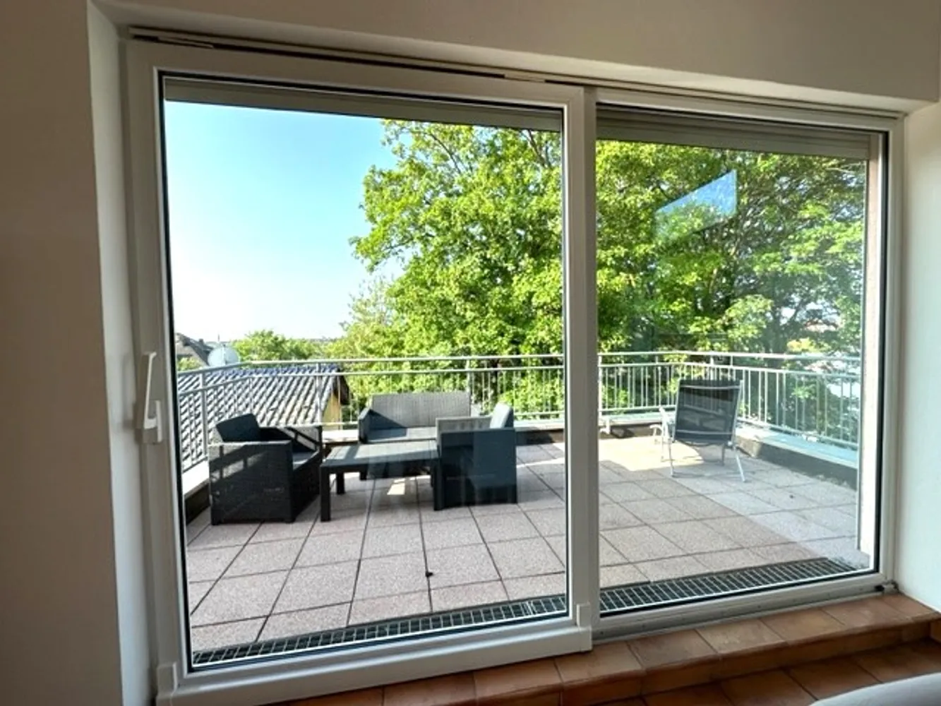 5 Zimmer Wohnung mit 135 m² in Wiesbaden – Bild 2