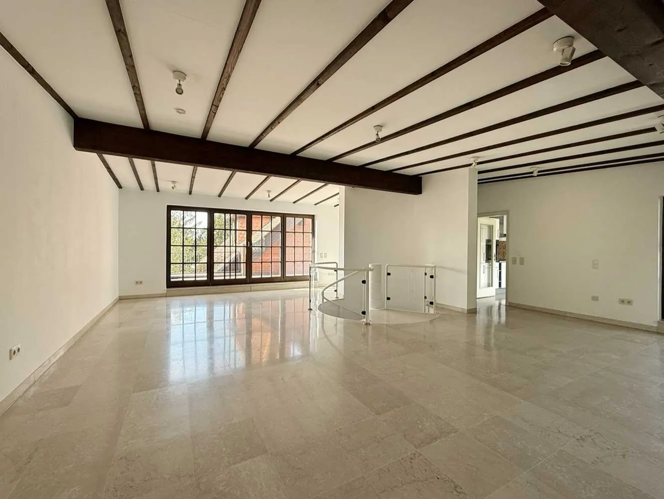 3 Zimmer Wohnung mit 152 m² in Frankfurt am Main – Bild 3