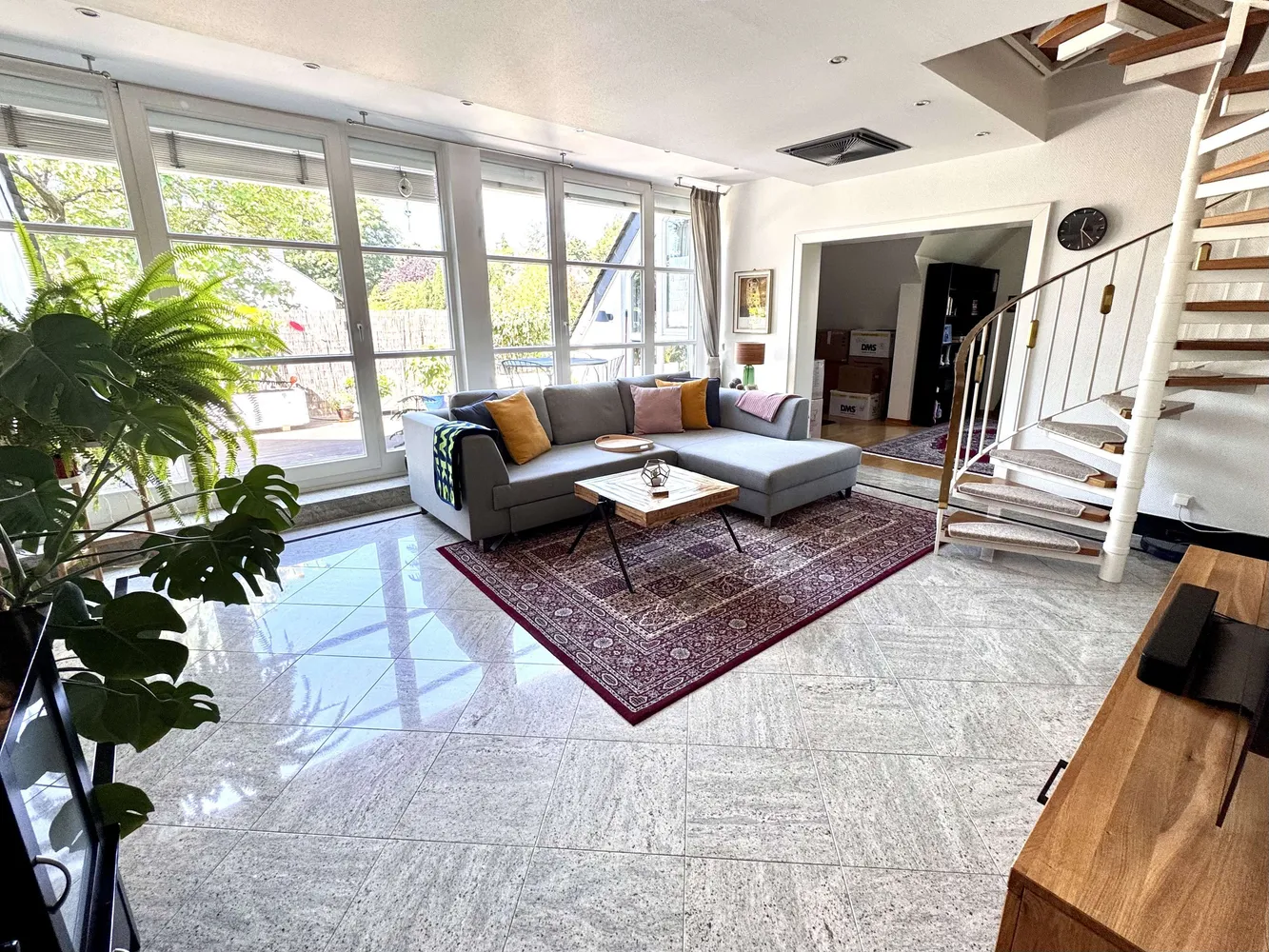 5 Zimmer Wohnung mit 170 m² in Wiesbaden – Bild 2