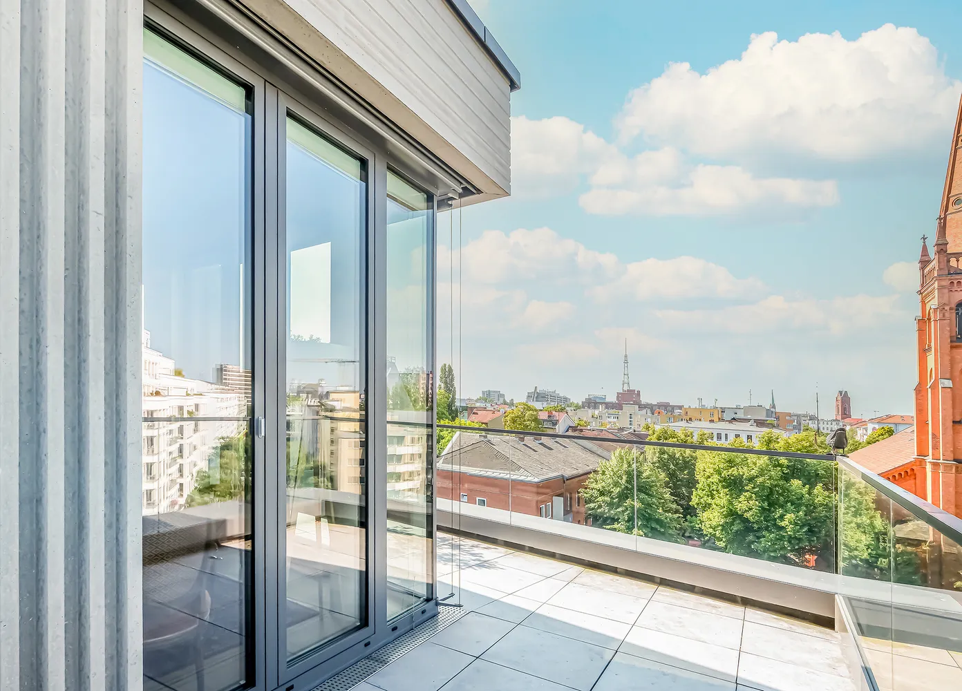 7 Zimmer Wohnung mit 300 m² in Berlin – Bild 1