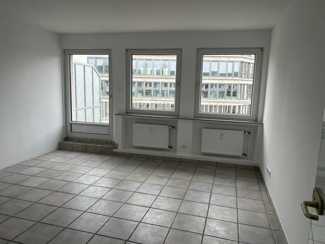 2 Zimmer Wohnung mit 82 m² in Düsseldorf – Bild 1