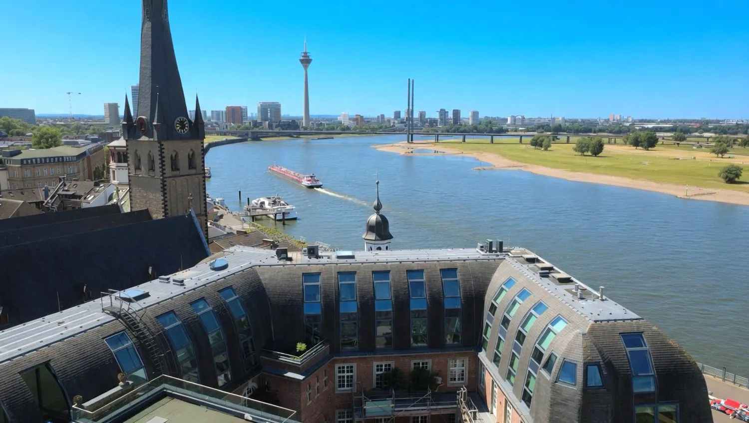 4 Zimmer Wohnung mit 179 m² in Düsseldorf – Bild 1