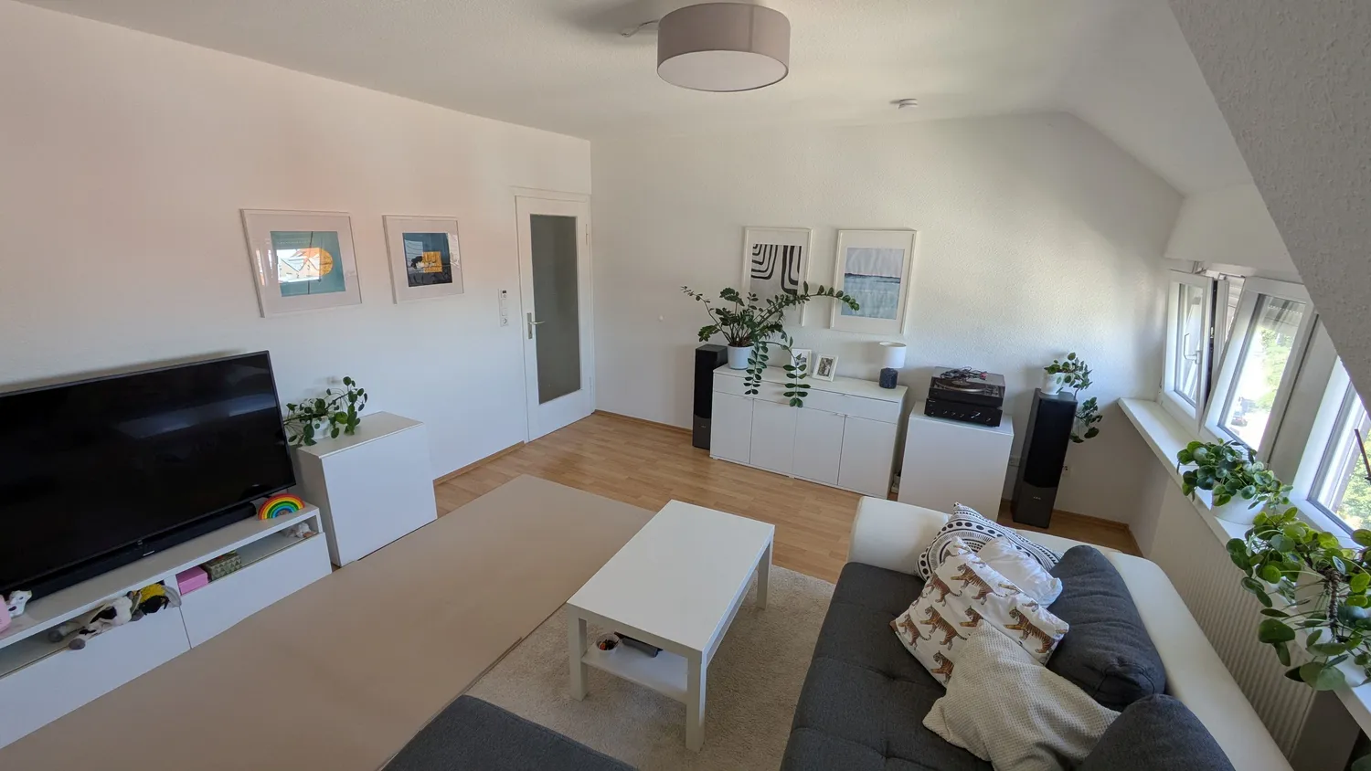 6 Zimmer Wohnung mit 106 m² in Stuttgart – Bild 1