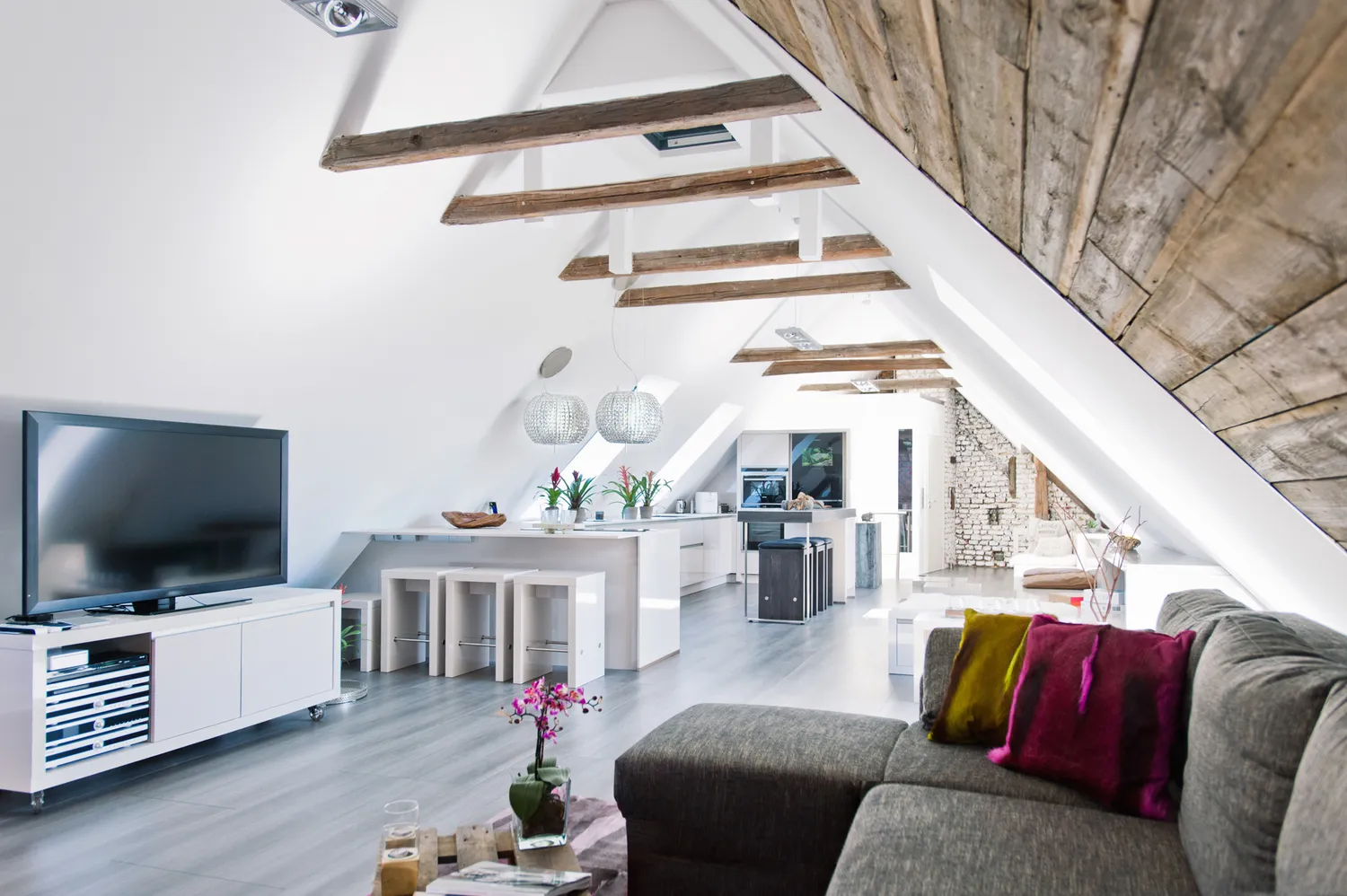 2 Zimmer Wohnung mit 114 m² in Frankfurt am Main – Bild 2