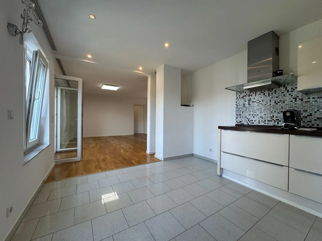 4 Zimmer Wohnung mit 120 m² in Stuttgart – Bild 3