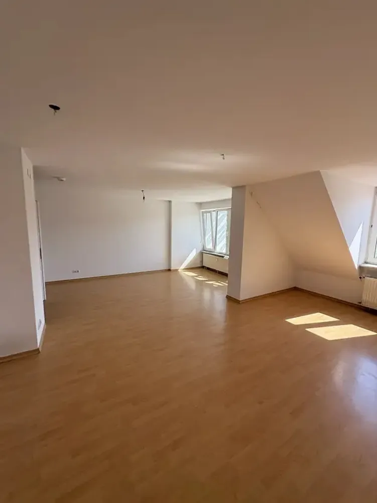4 Zimmer Wohnung mit 122 m² in Regensburg – Bild 1