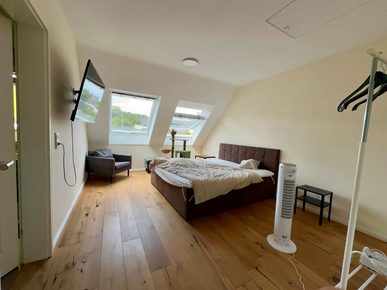 4 Zimmer Wohnung mit 120 m² in Bergisch Gladbach – Bild 2