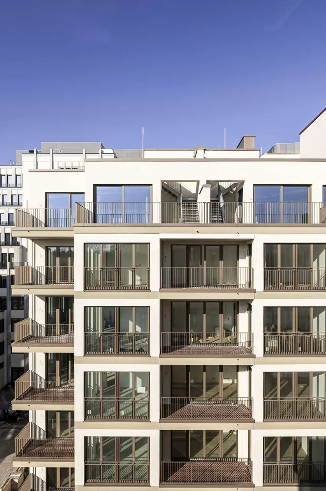 2 Zimmer Wohnung mit 81 m² in Berlin – Bild 1
