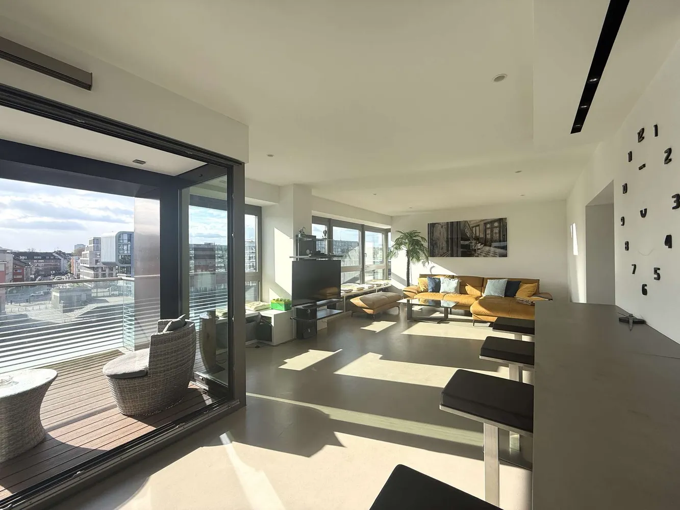 2 Zimmer Wohnung mit 133 m² in Köln – Bild 5