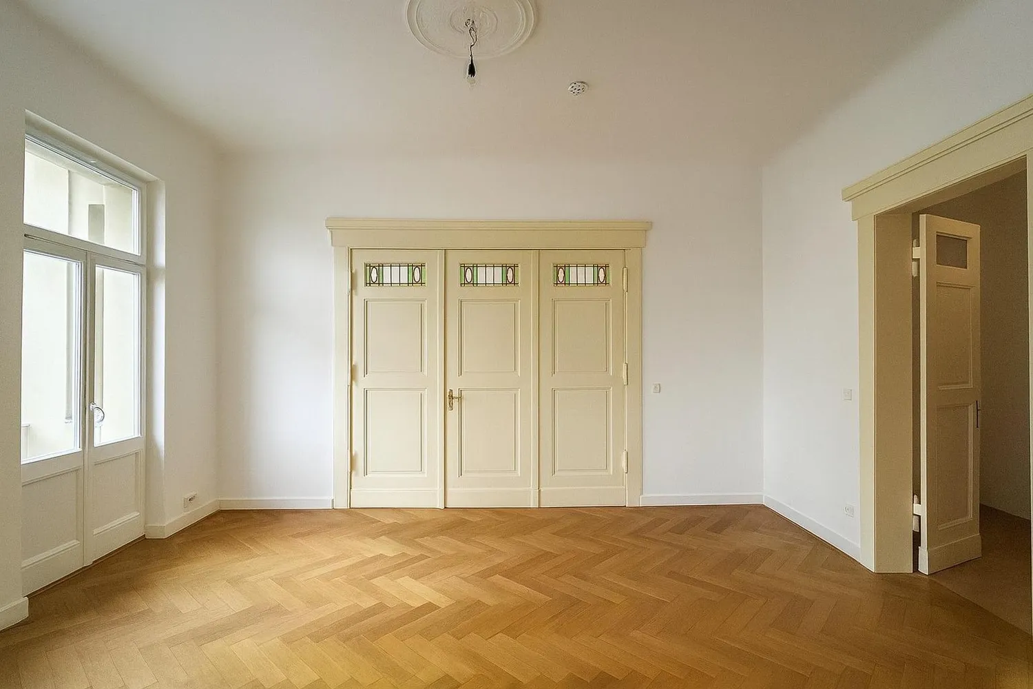 5 Zimmer Wohnung mit 150 m² in Halle (Saale) – Bild 1