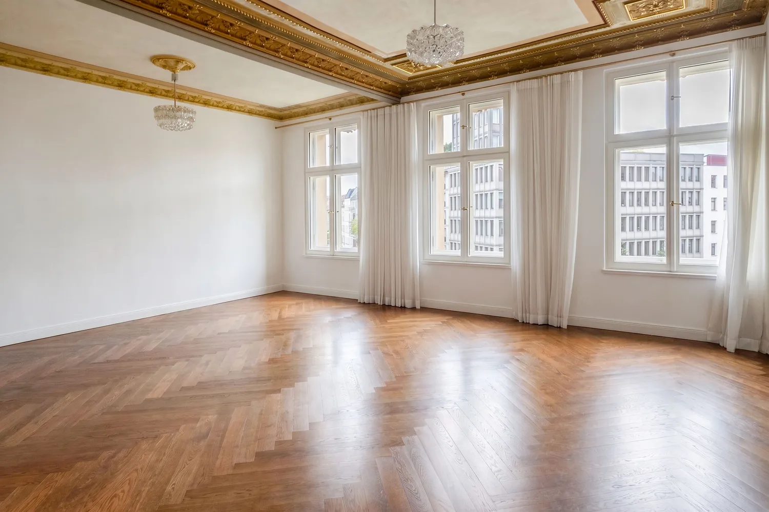 7 Zimmer Wohnung mit 270 m² in Berlin – Bild 1