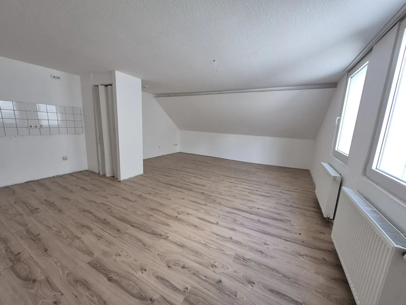 2 Zimmer Wohnung mit 79 m² in Wuppertal – Bild 2
