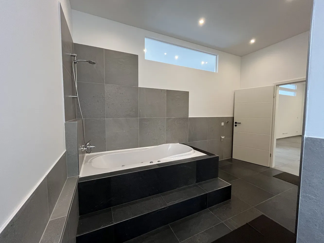 4 Zimmer Wohnung mit 142 m² in Ludwigshafen am Rhein – Bild 12