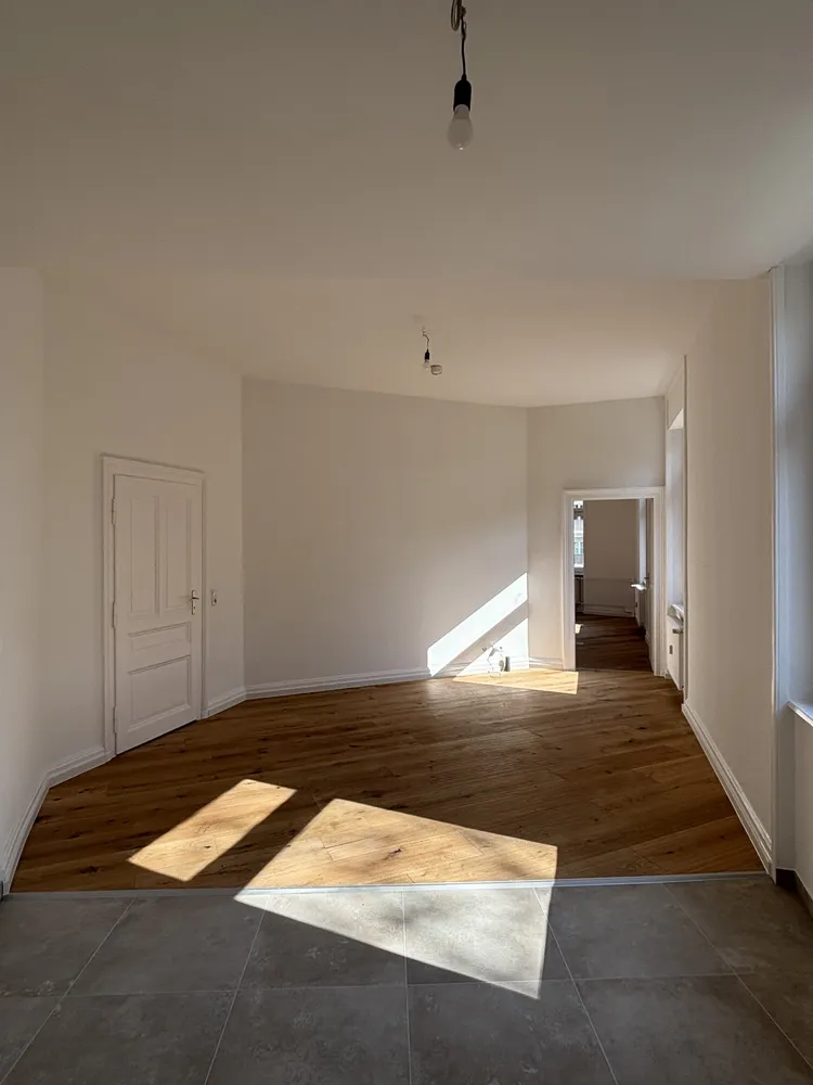 4 Zimmer Wohnung mit 118 m² in Frankfurt am Main – Bild 2