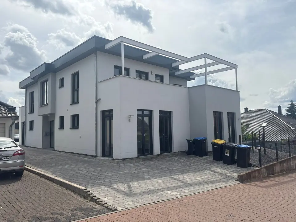 6 Zimmer Haus mit 261 m² in Saarbrücken – Bild 2