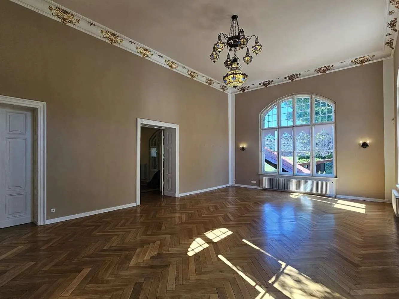 8 Zimmer Haus mit 715 m² in Torgau – Bild 1
