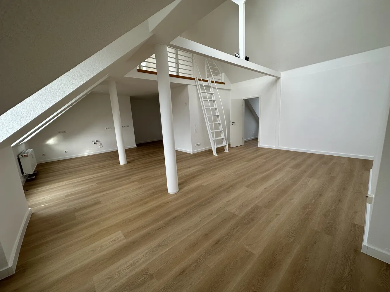 3 Zimmer Wohnung mit 91 m² in Düsseldorf – Bild 1