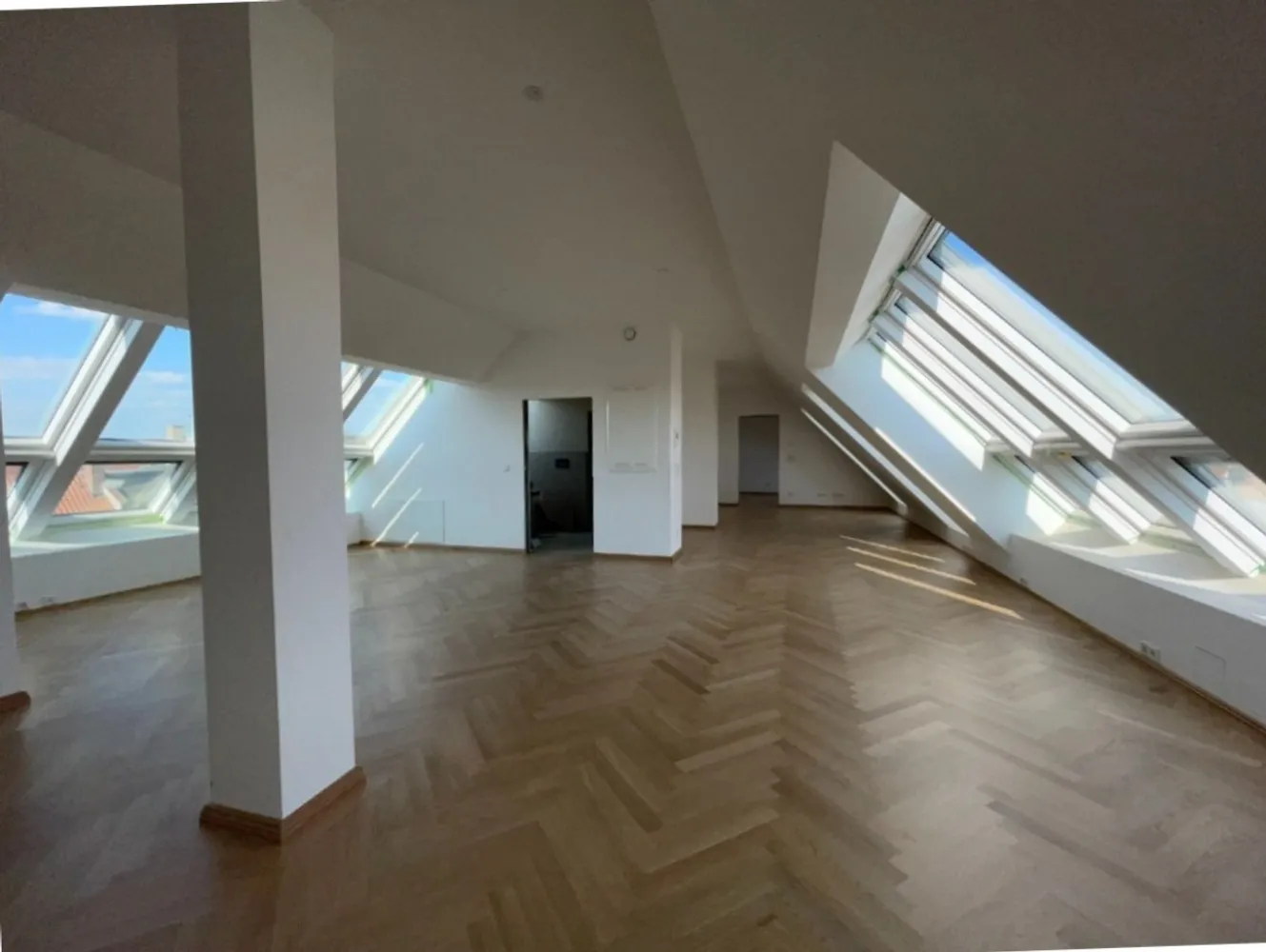 5 Zimmer Wohnung mit 151 m² in München – Bild 2