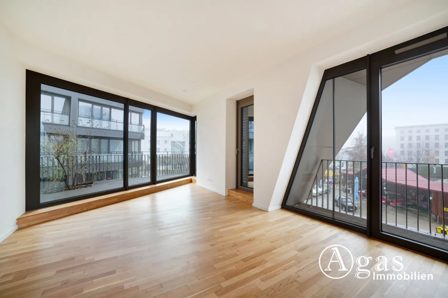 4 Zimmer Wohnung mit 141 m² in Berlin – Bild 1