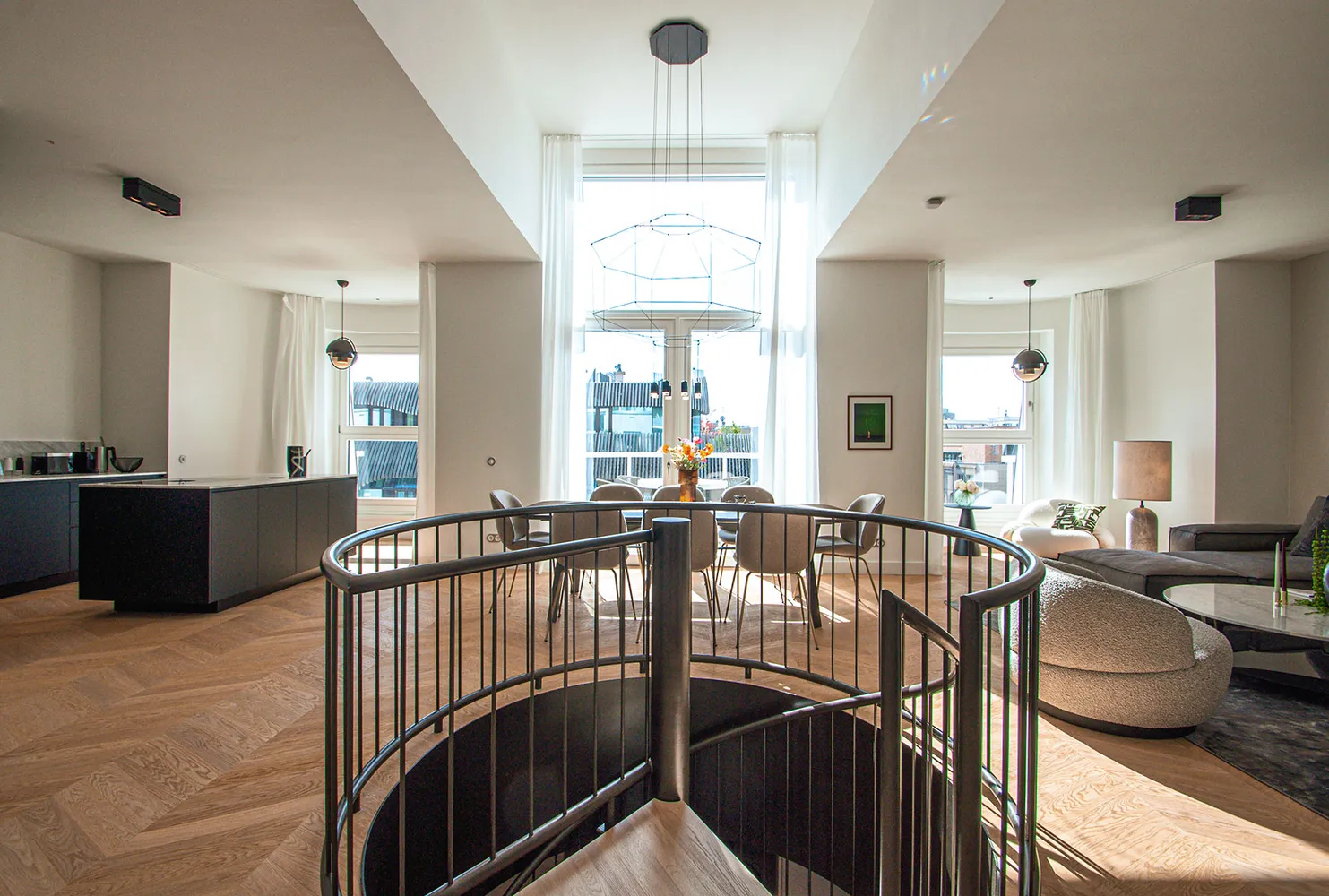4 Zimmer Wohnung mit 180 m² in Berlin – Bild 1