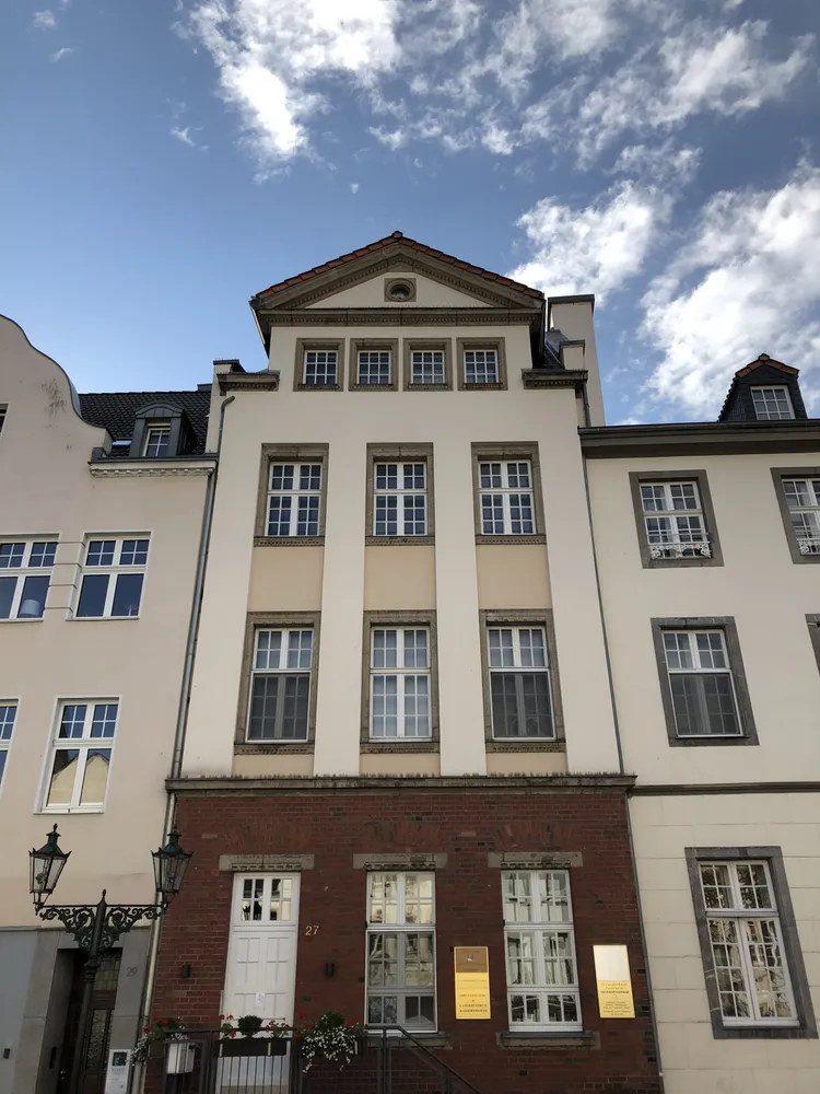 2 Zimmer Wohnung mit 96 m² in Düsseldorf – Bild 1