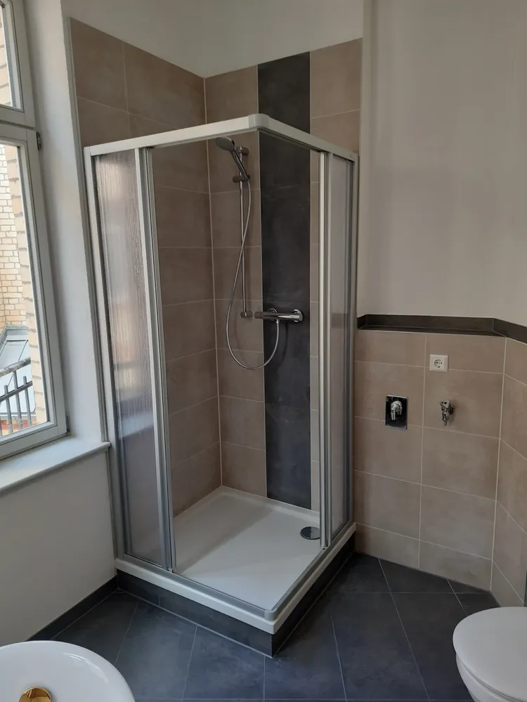 6 Zimmer Wohnung mit 193 m² in Halle (Saale) – Bild 2