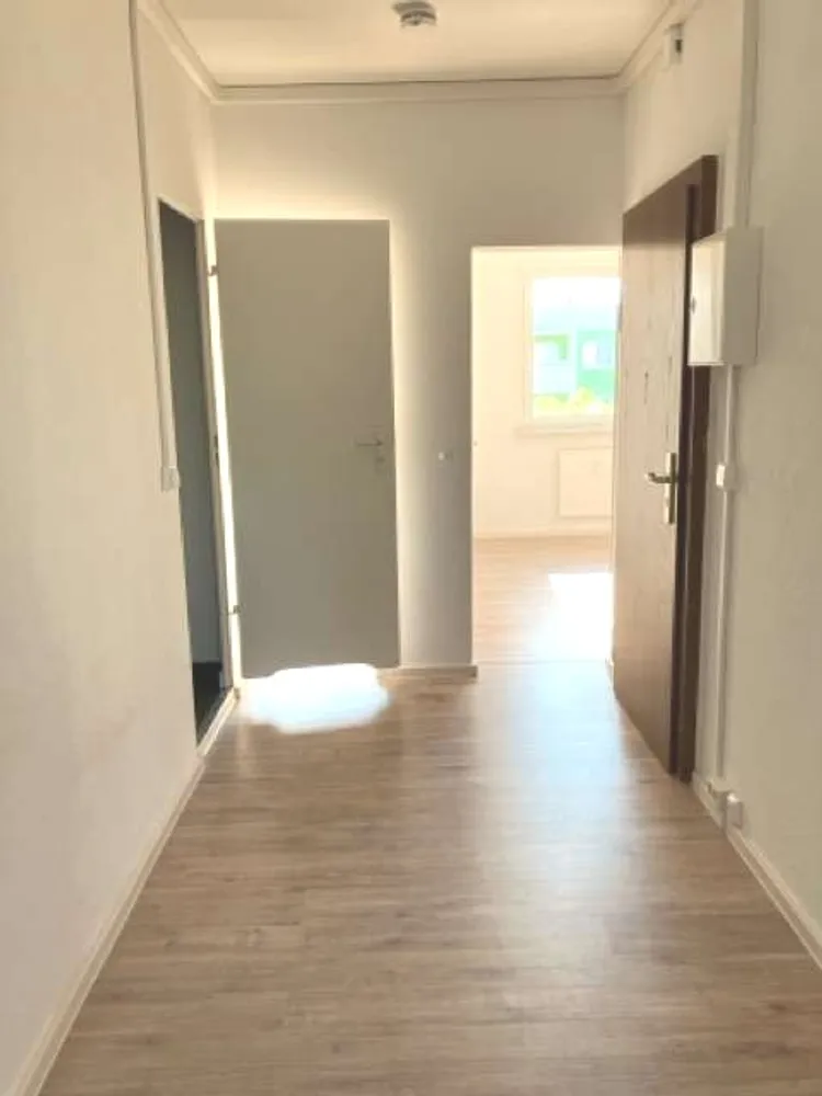 6 Zimmer Wohnung mit 114 m² in Halle (Saale) – Bild 2
