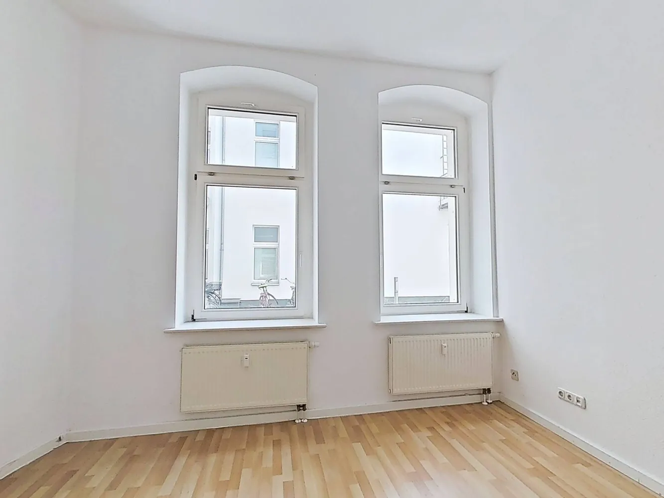 4 Zimmer Wohnung mit 120 m² in Magdeburg – Bild 2