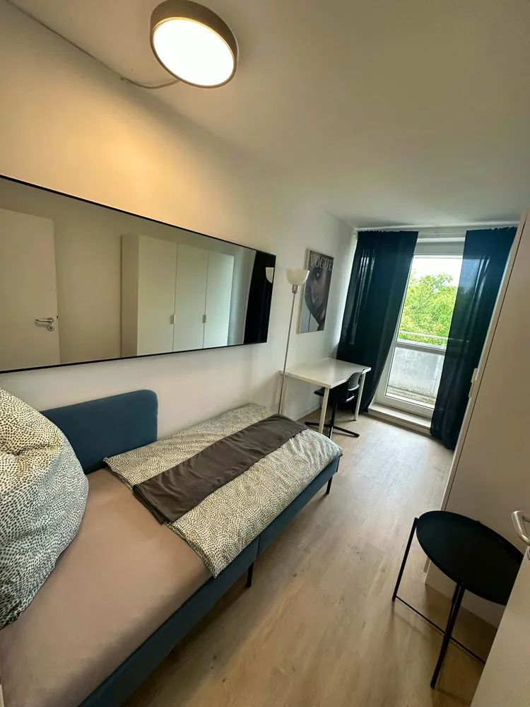 Shared room with 9 m² in Munich – Photo 2