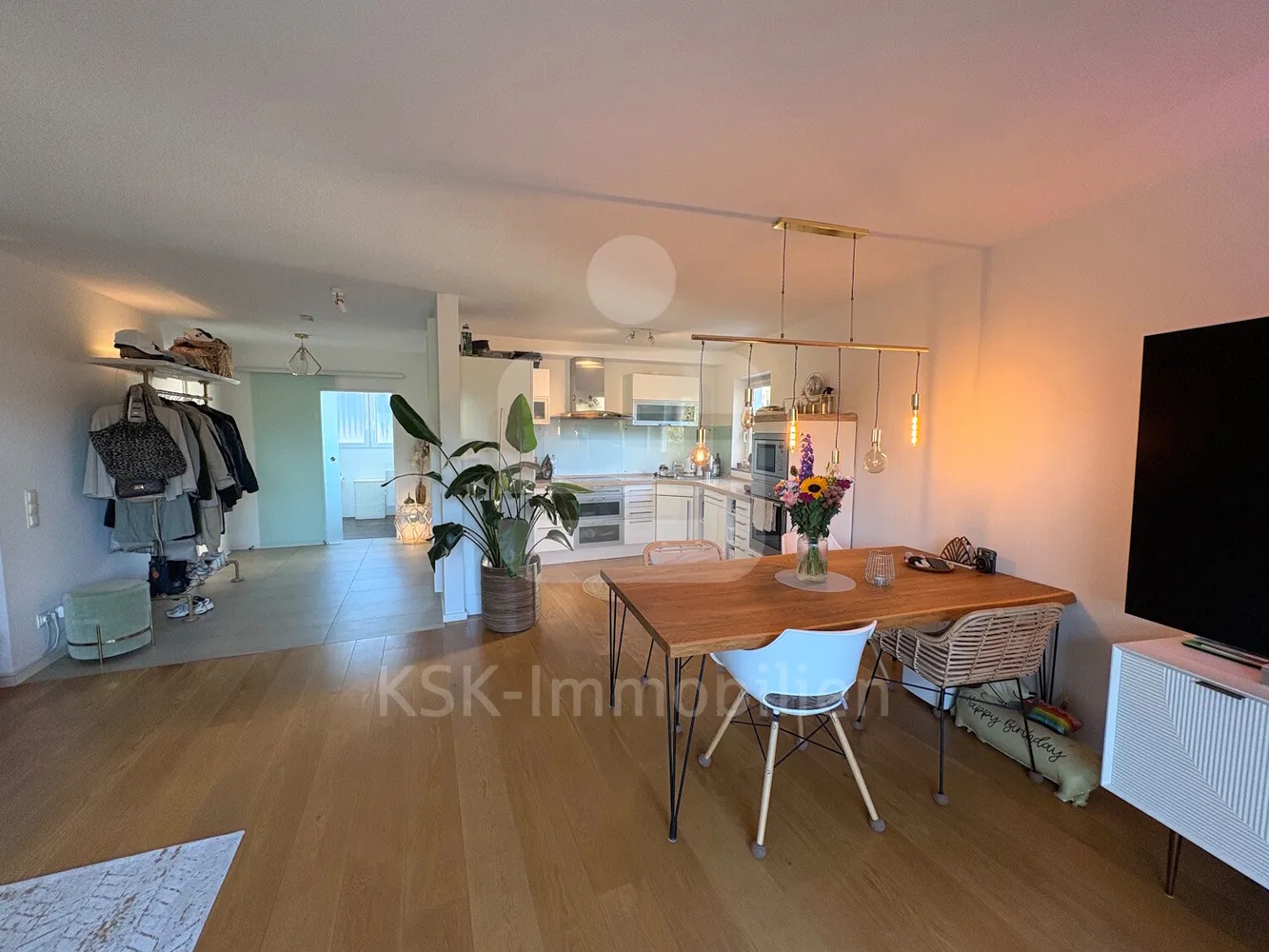 3 Zimmer Wohnung mit 94 m² in Bergisch Gladbach – Bild 2